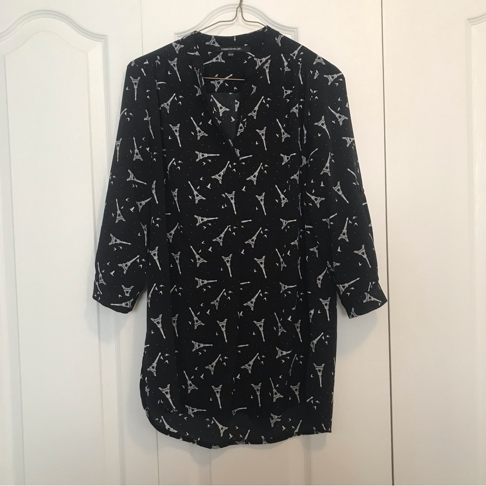 🇨🇦 Cameleon Paris themed buttoned top size xs (fits a 4)